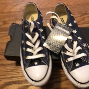 Denim converse sneakers with Daisies